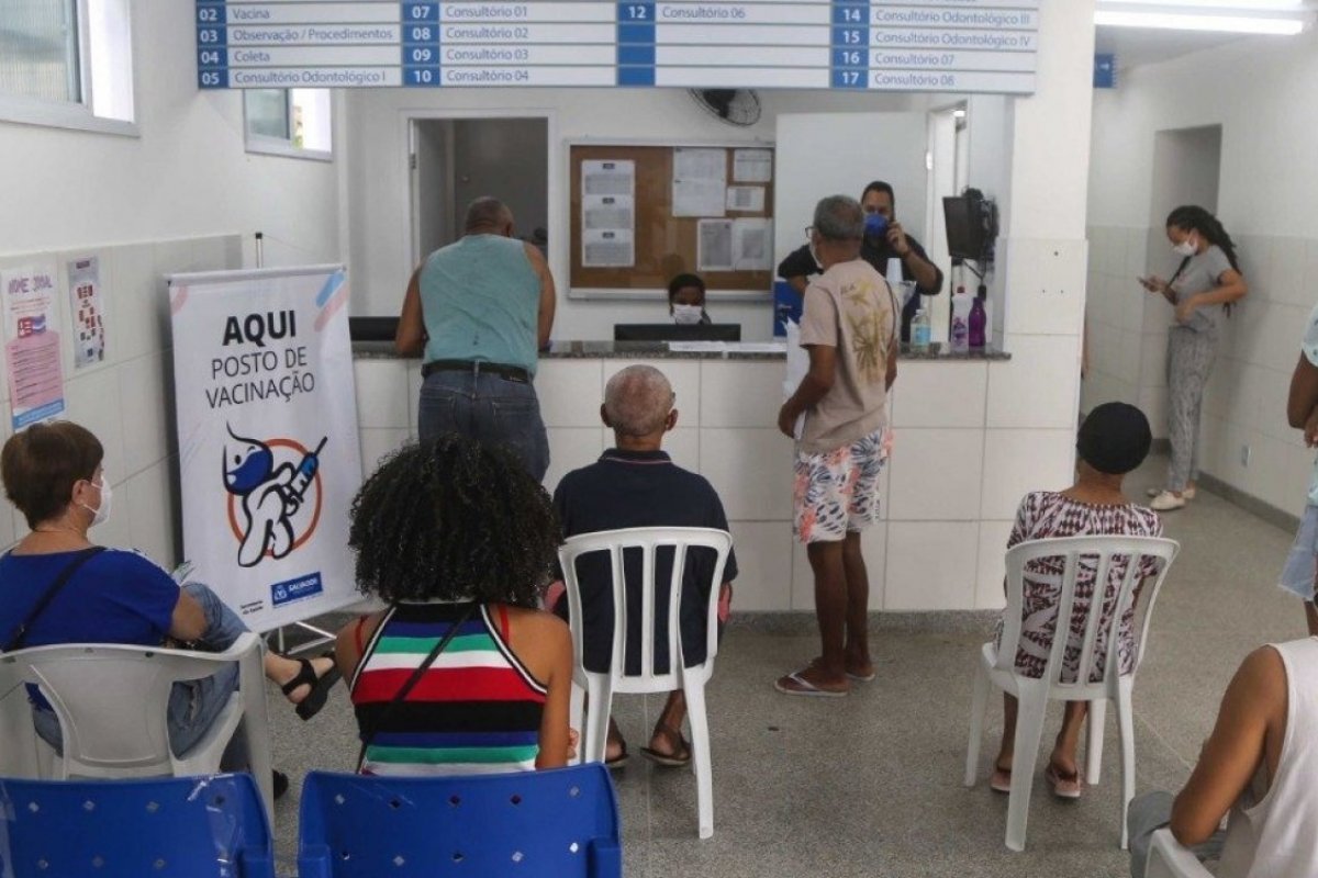 Das 18 mil pessoas com data de retorno para segunda dose, apenas 4,3 mil compareceram aos pontos de imunização
