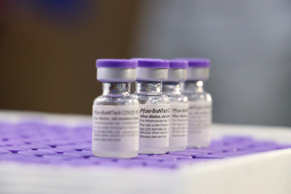 Governo Federal recebe hoje 629 mil doses da vacina Pfizer contra Covid