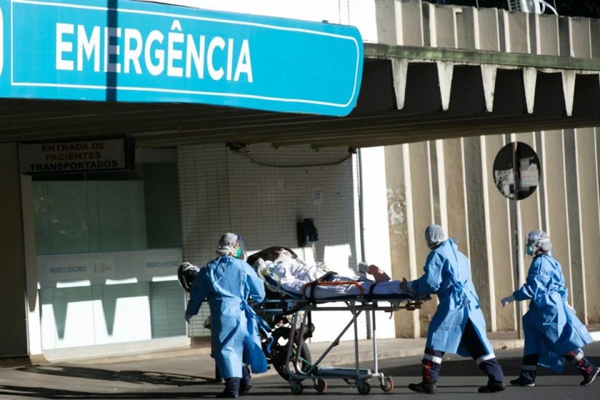 Queda na média móvel de morte da segunda onda de Covid-19 estaciona em 18 estados, diz levantamento