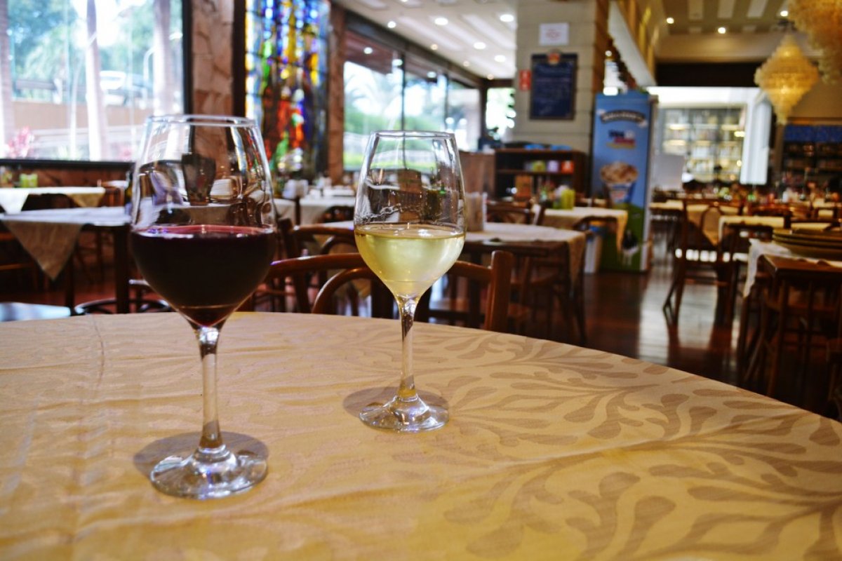 Na França, país do vinho e do perfume, perda de olfato por Covid-19 pode prejudicar profissões 