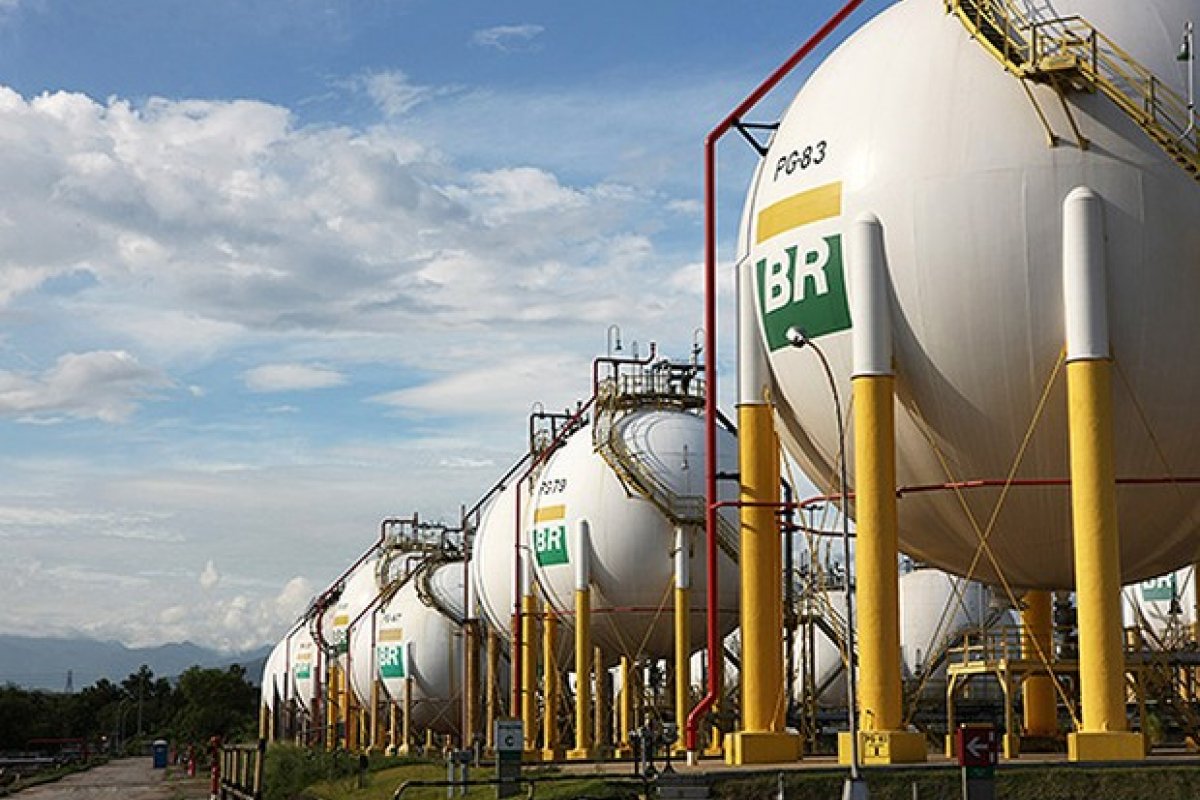 Fachin suspende alienação da RLAM e outras refinarias da Petrobras