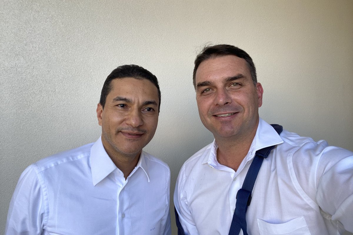 Flávio Bolsonaro anuncia desfiliação do Republicanos