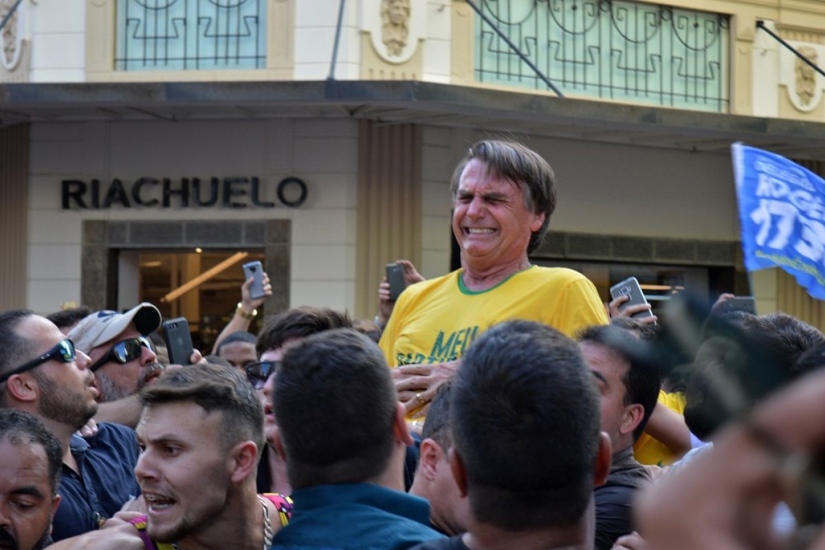 Jair Bolsonaro comemora 'nova data de nascimento' um ano após atentado