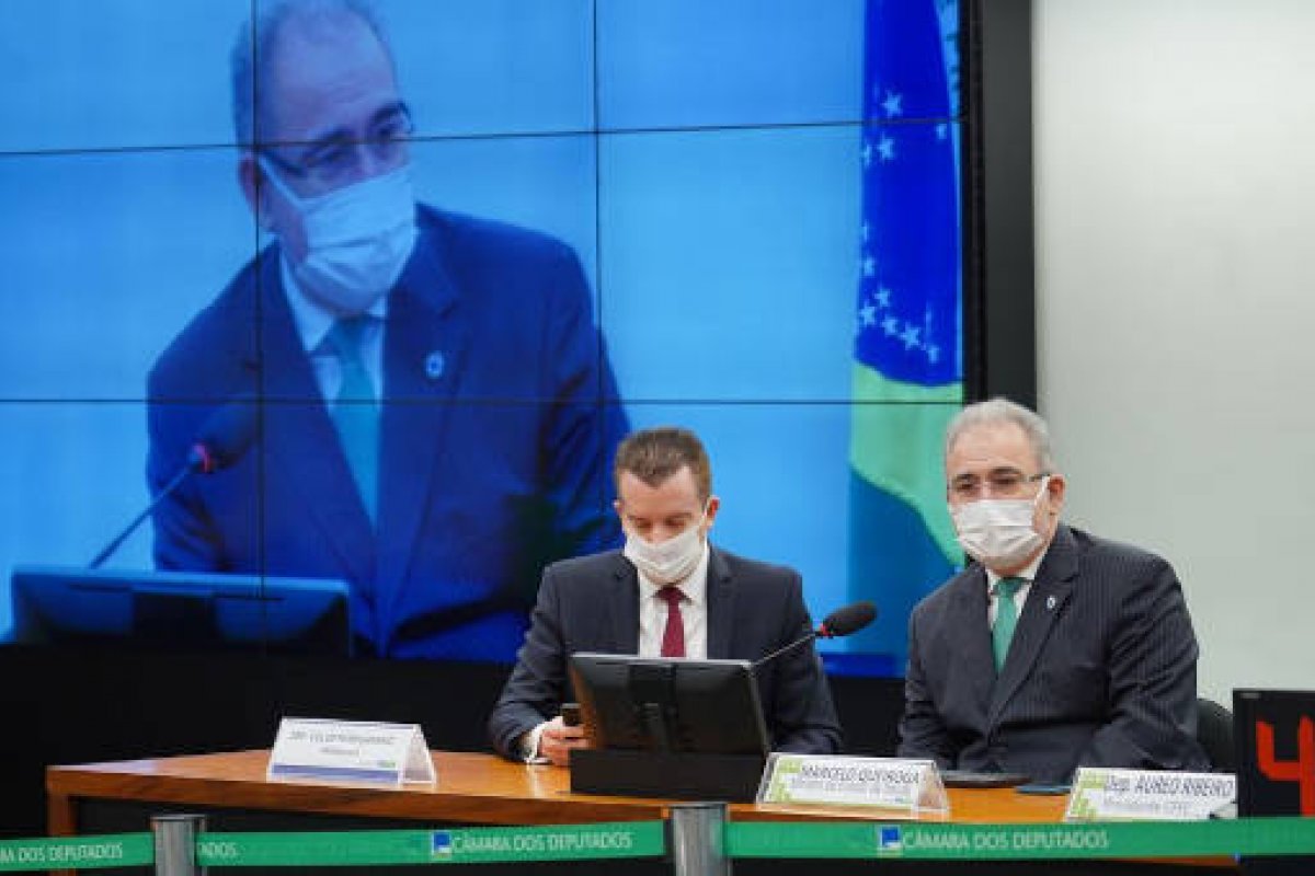 Na Câmara, Queiroga alerta para necessidade de combater a terceira onda da Covid-19