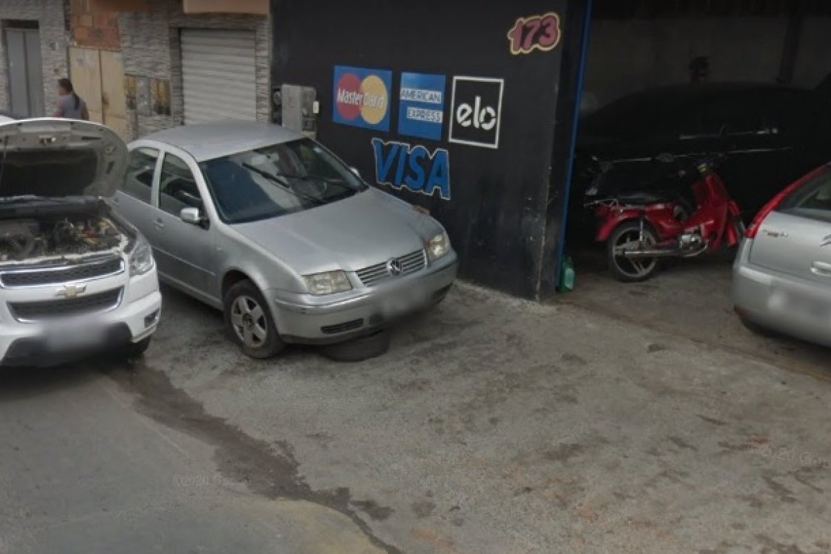 Mecânico é morto a tiros dentro de oficina em Feira de Santana