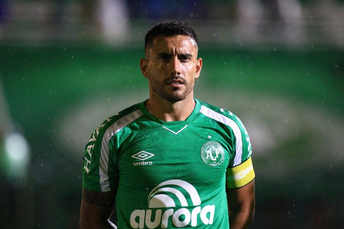 Jogador sobrevivente do voo da Chapecoense pede indenização de R$ 3,3 milhões