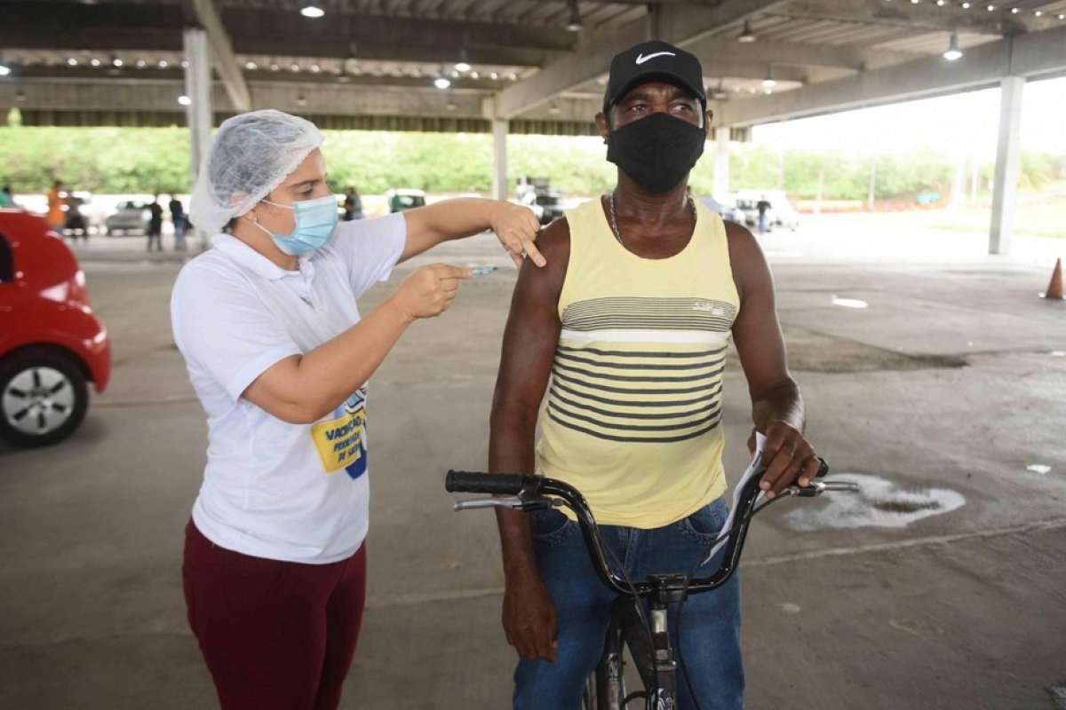 Vacinação contra a Covid-19 segue em Salvador na sexta-feira (28)