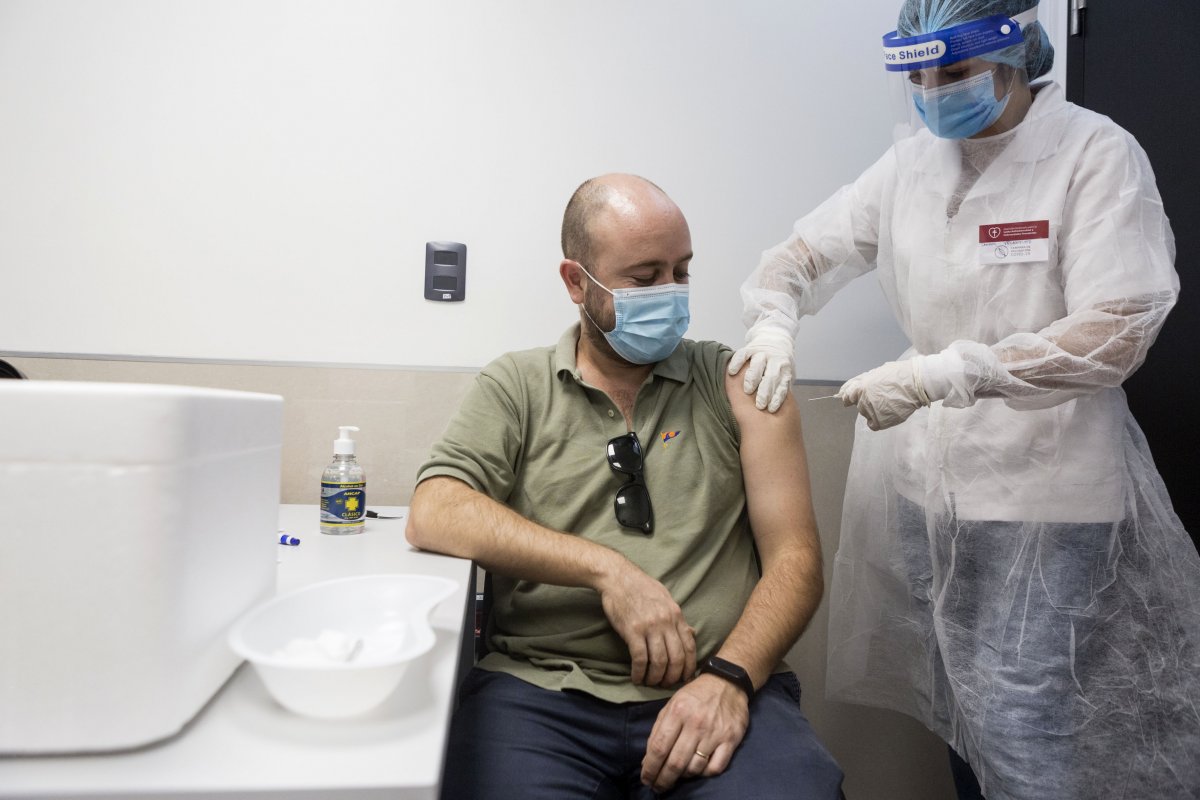 Estudo mostra redução de mortalidade de Covid-19 no Uruguai após uso de vacinas CoronaVac e Pfizer 