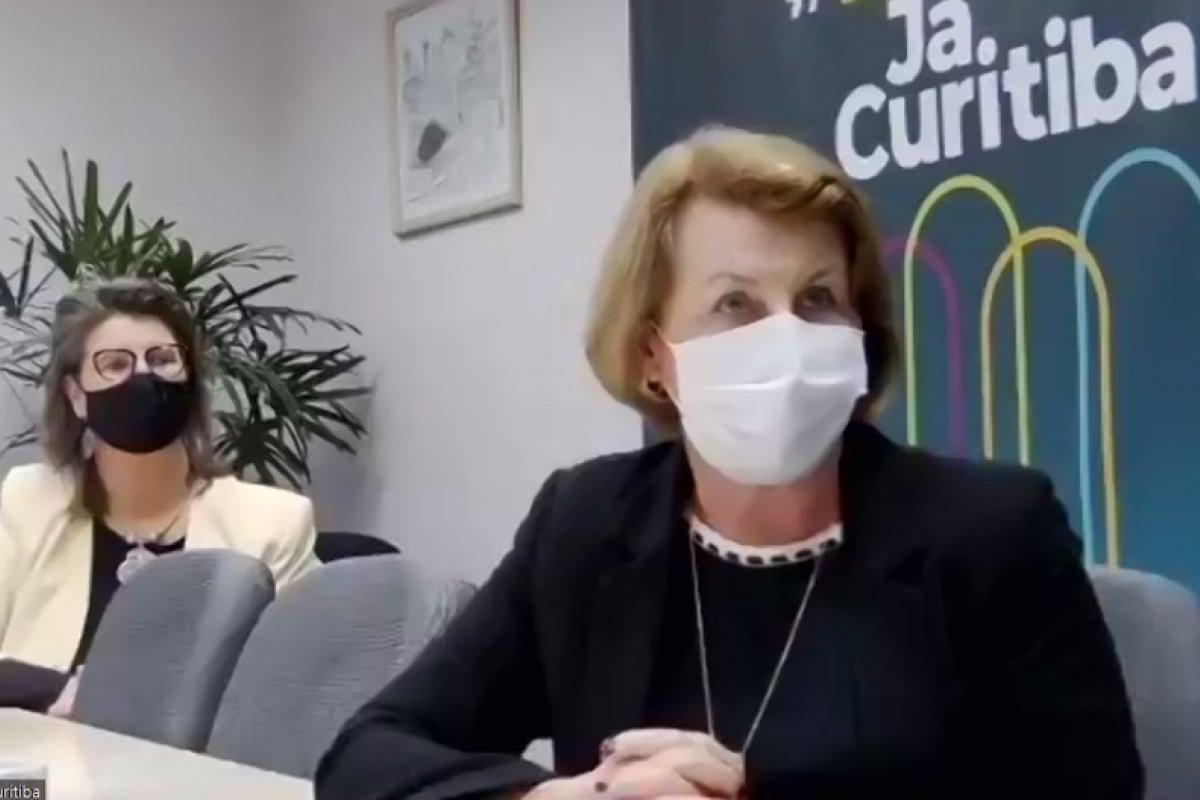 Curitiba publica decreto e volta para bandeira vermelha 