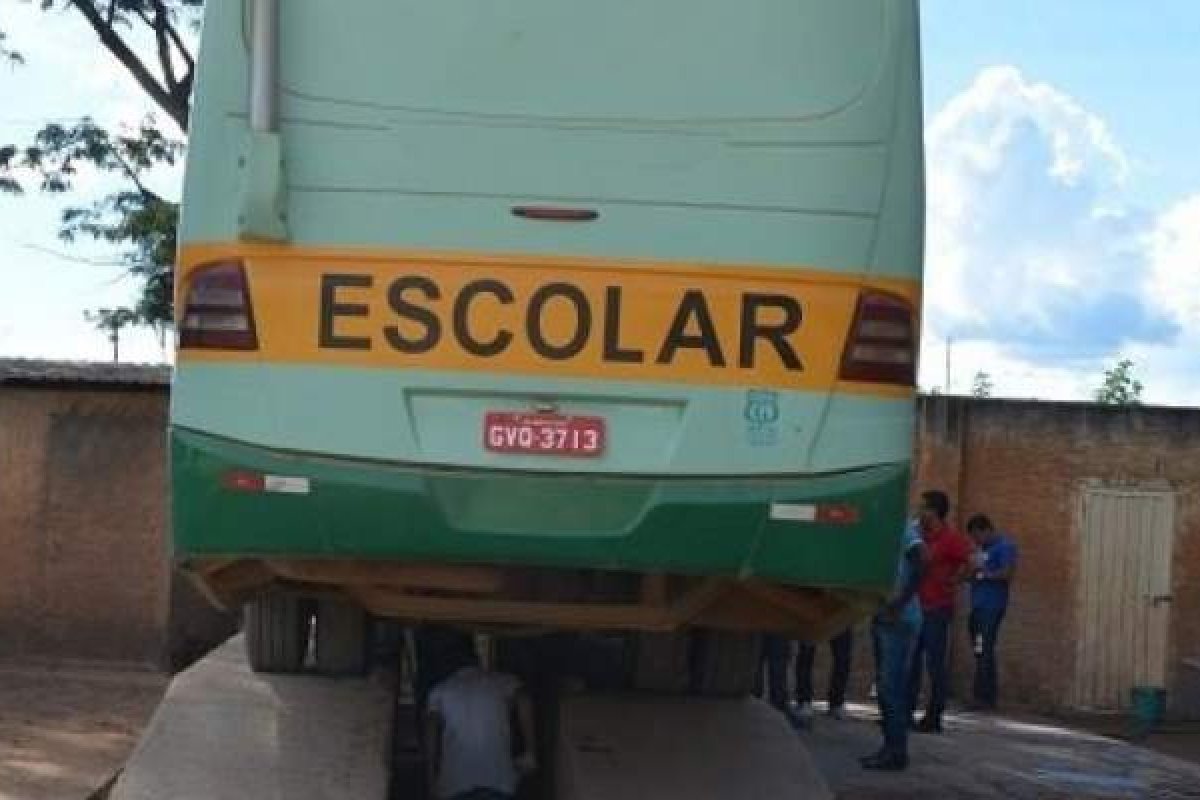  MPF firma acordo para regularização transporte escolar em 60 dias em São Desidério  