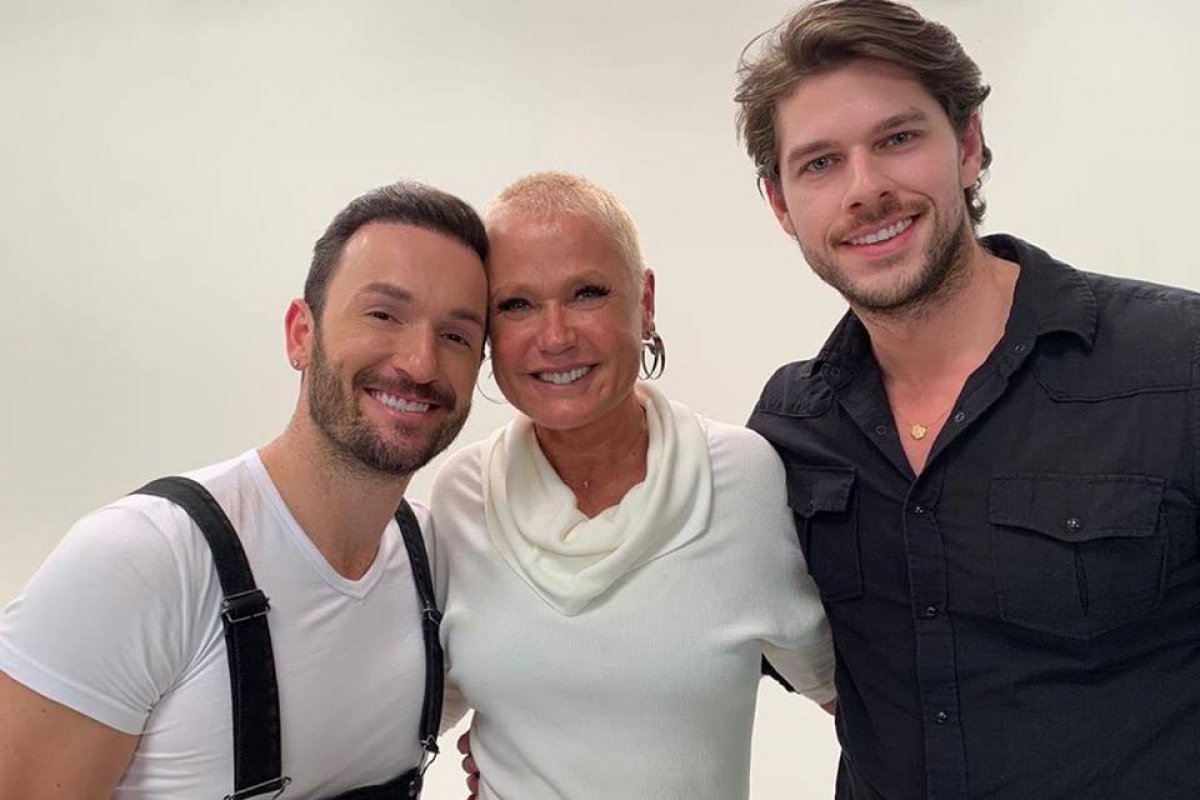 Sempre discreto, Diego Hypolito posta primeira foto com o namorado