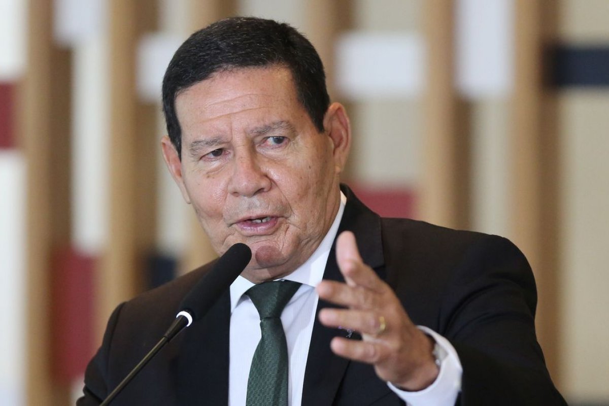 Mourão ironiza manifestações do final de semana no Brasil "Tem aglomeração do bem agora?"