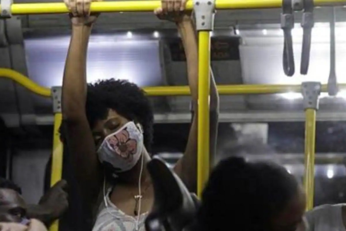 Estudo com dados de celulares aponta que pobres ficaram menos tempo em isolamento