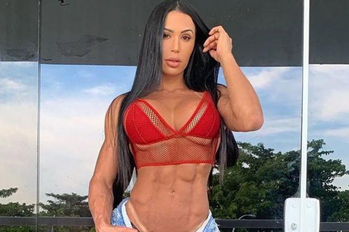 Gracyanne Barbosa é denunciada por pornografia nas redes sociais 