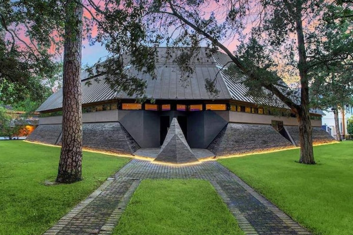Imóvel conhecido como 'Casa do Darth Vader' está à venda nos EUA por US$ 4,3 milhões