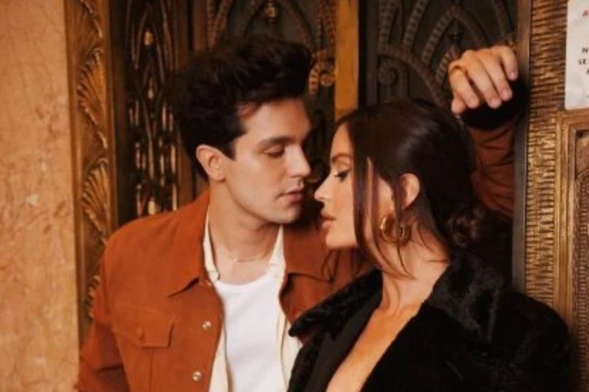 Luan Santana desembarca em Trancoso com morena 