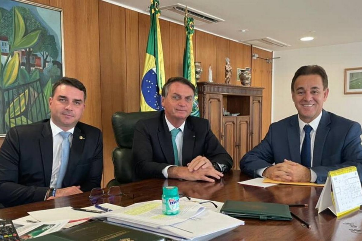 Presidente do Patriota espera resposta de Bolsonaro sobre a filiação ao partido em até 15 dias
