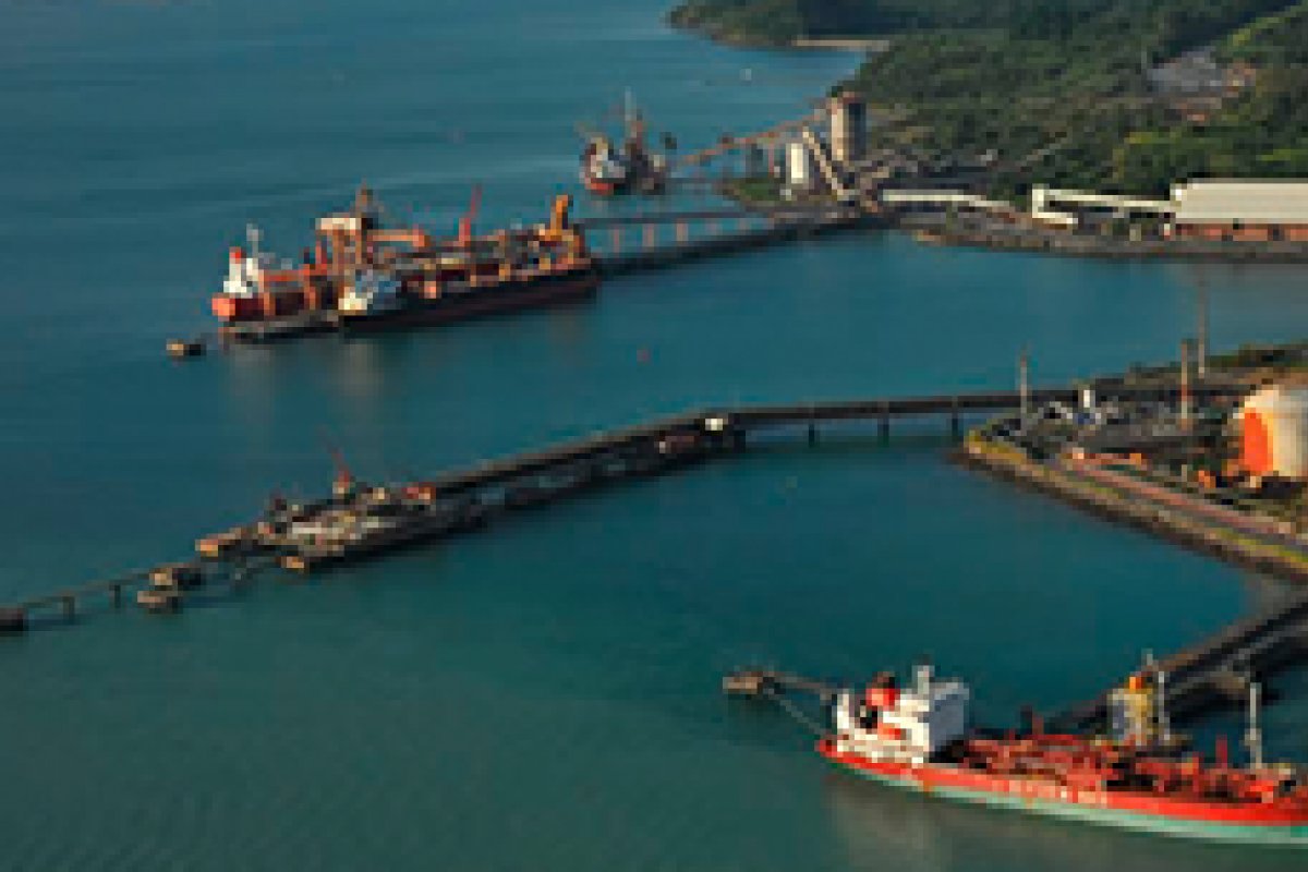 Navios internacionais passam por quarentena na costa de Salvador após tripulantes pegarem Covid-19