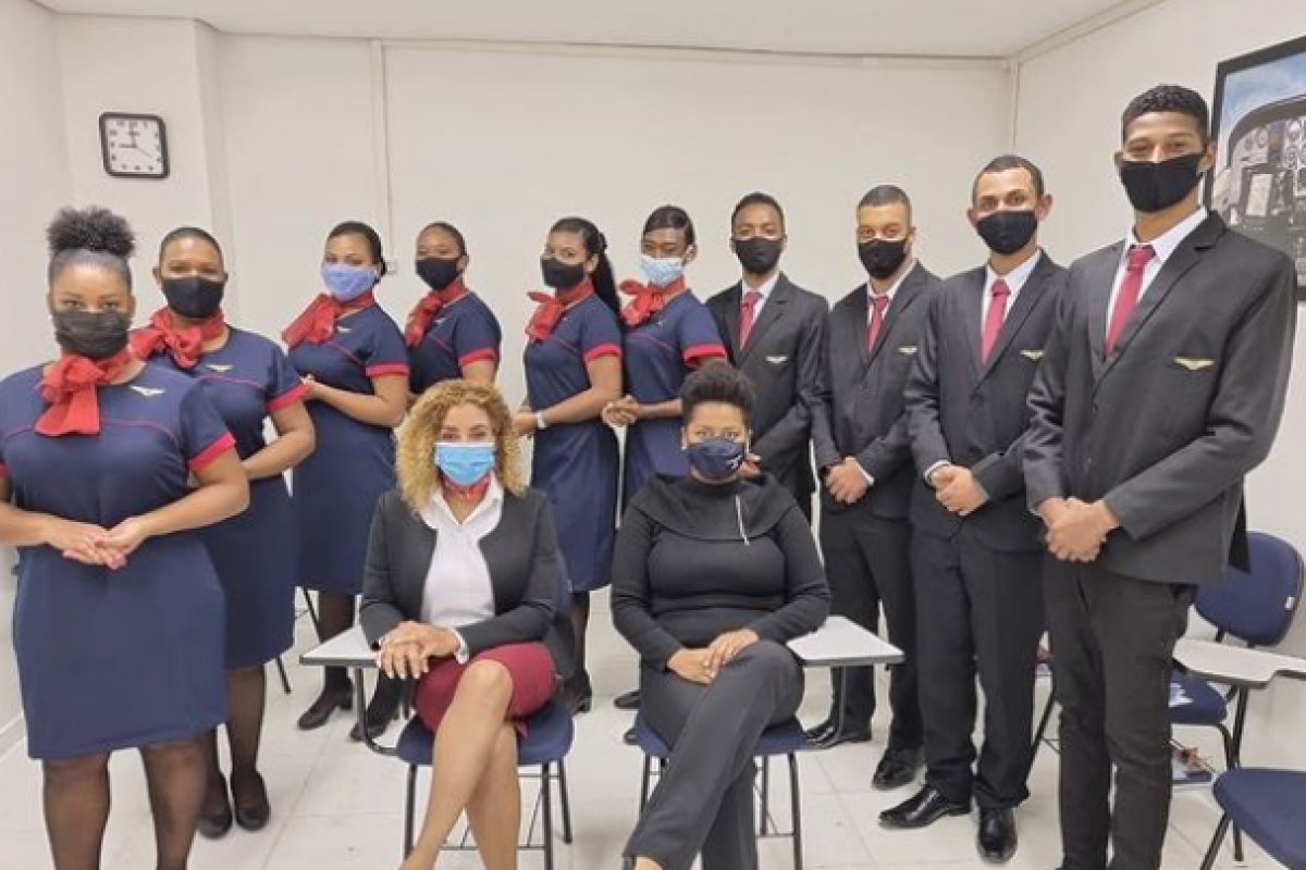 Projeto dá bolsas para jovens seguirem carreira na aviação