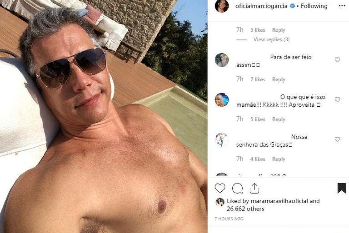 Prestes a completar 50 anos, Márcio Garcia  esbanja boa forma na piscina