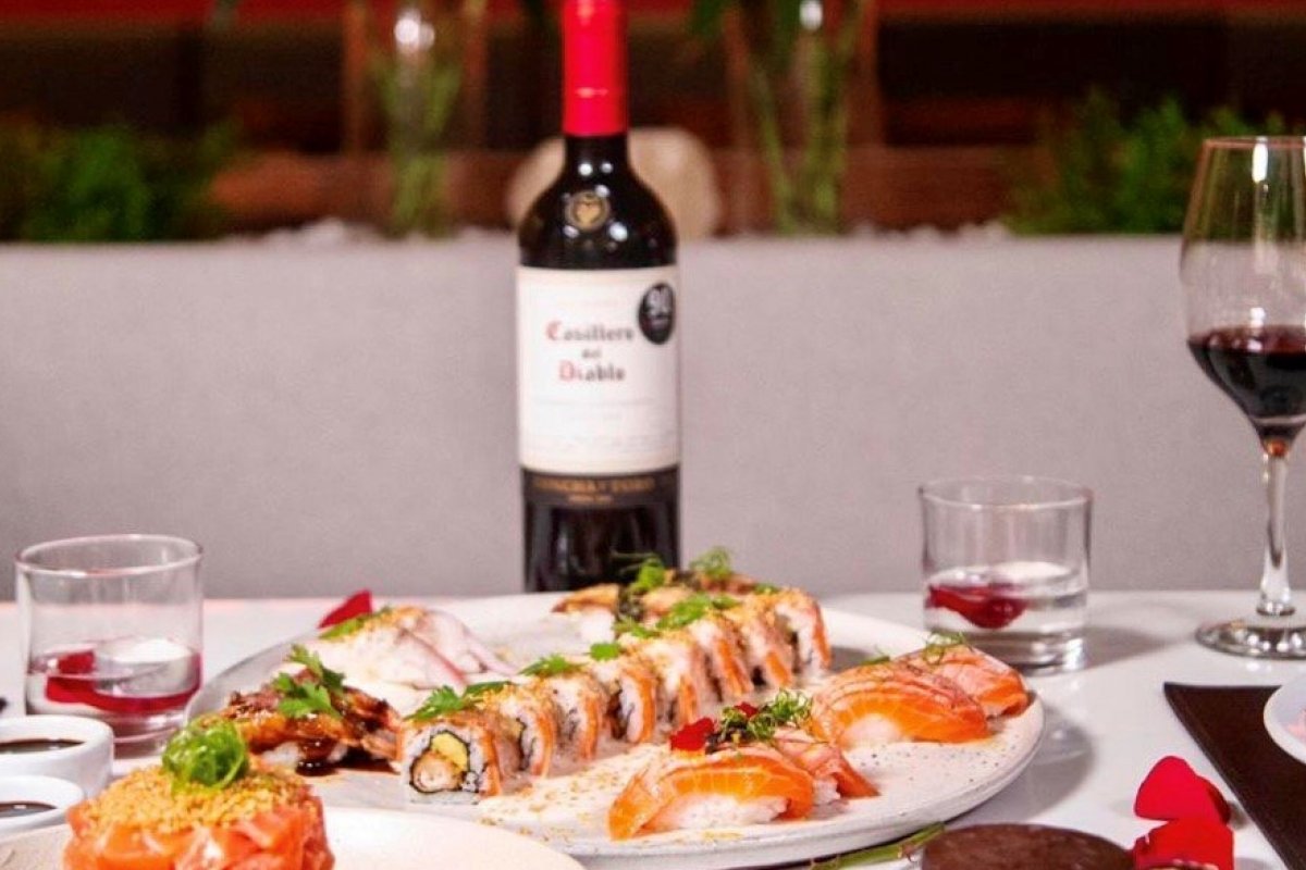 Com 40 anos de tradição no mercado de gastronomia oriental, Yan Ping oferece 3 menus para a semana dos namorados! 