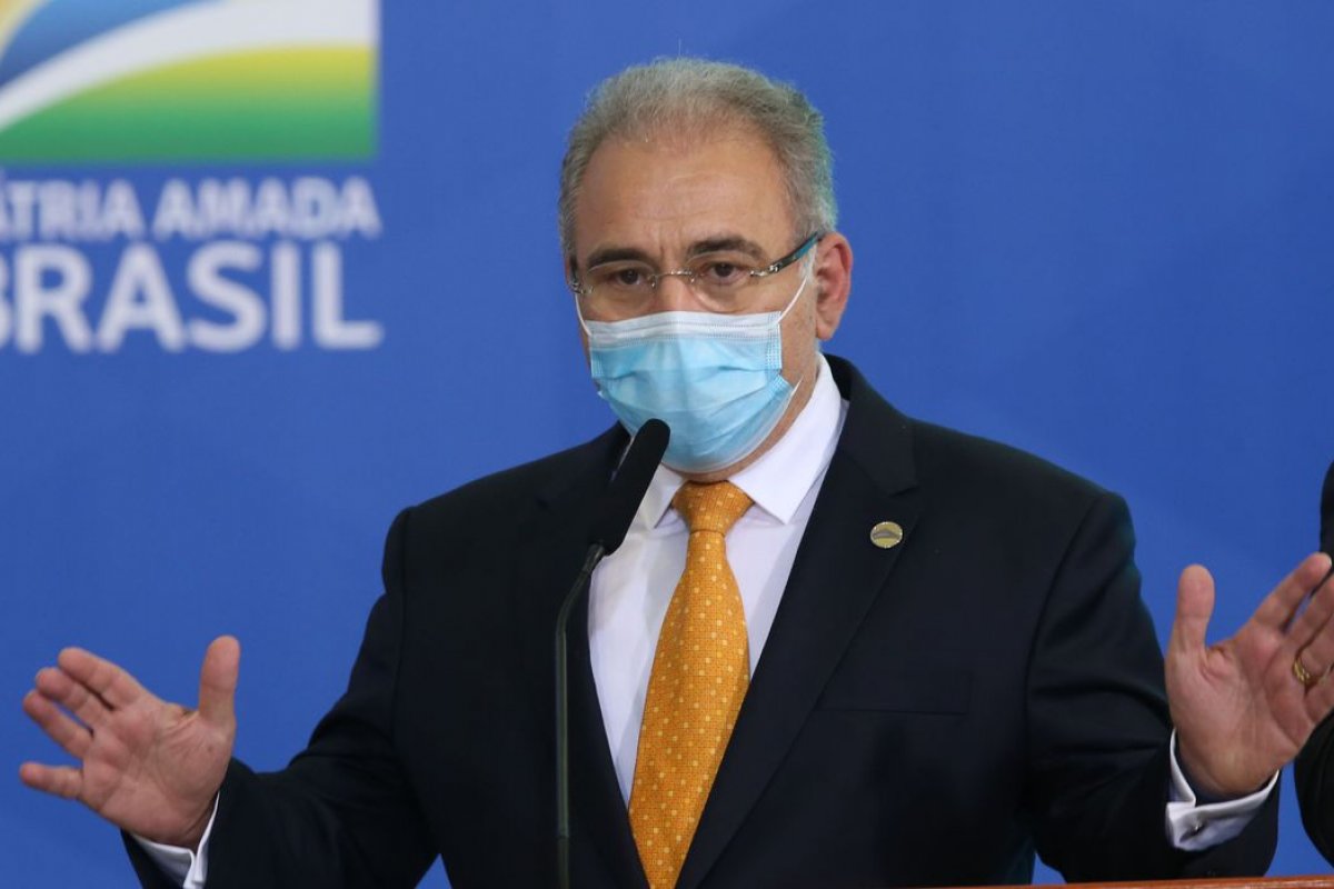 Brasil não tem doses suficientes para vacinar 2 milhões de pessoas por dia 