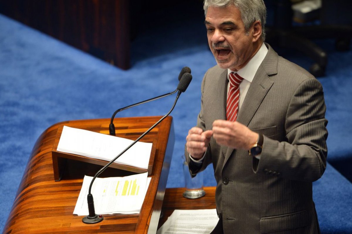 Senador quer ouvir auditor do TCU sobre relatório de mortes por covid