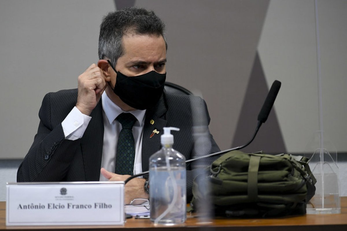 Secretário-executivo de Pazuello diz que compra de cloroquina foi para malária