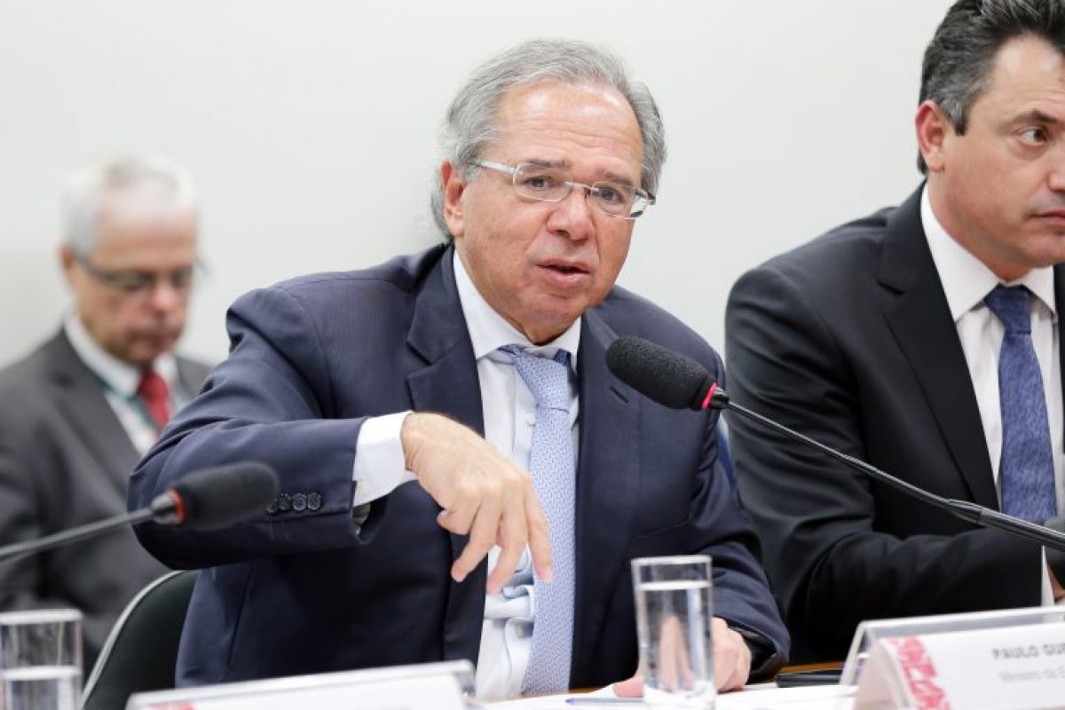 Guedes comparecerá na Câmara para falar sobre possíveis distorções em dados da Previdência