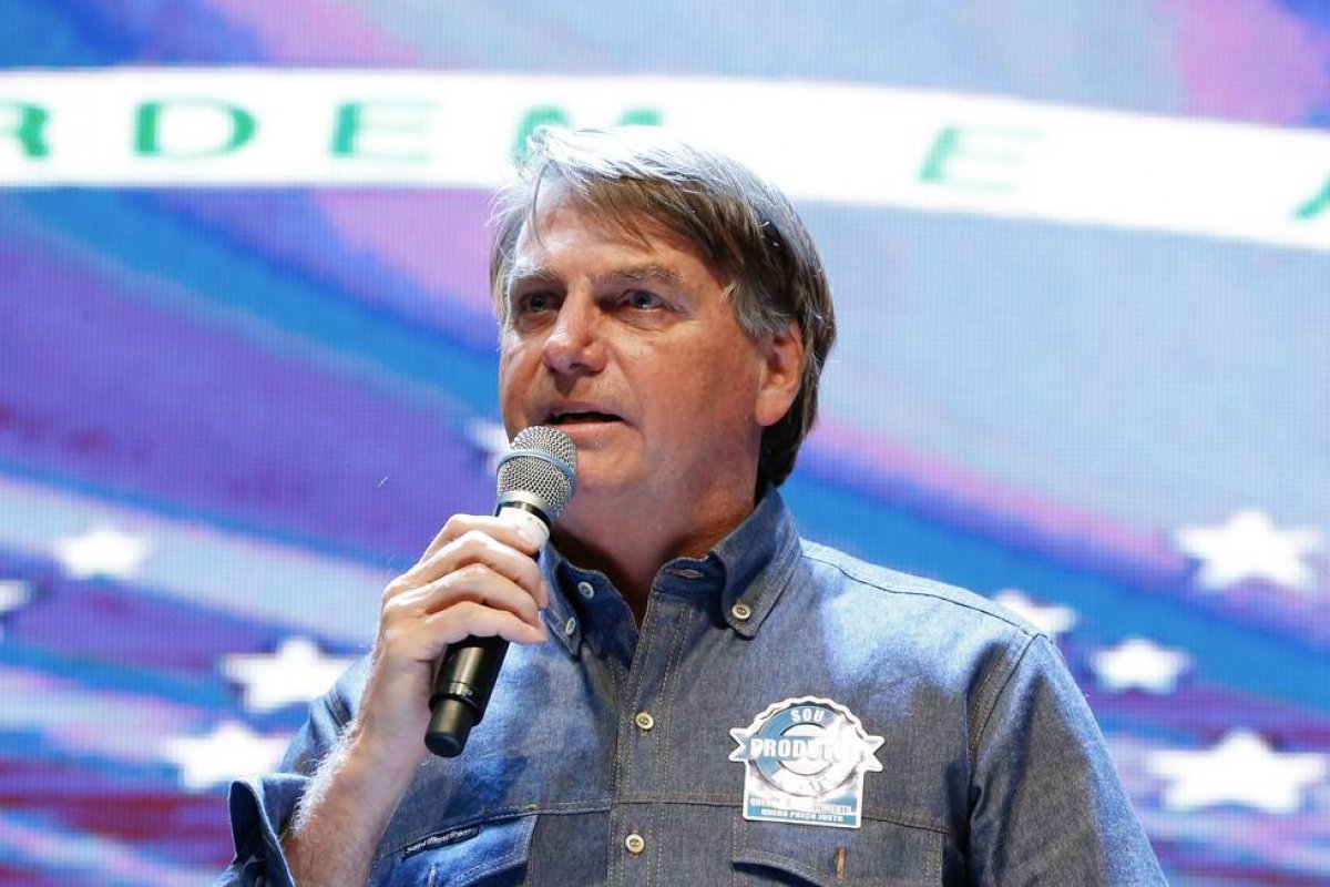 Bolsonaro comenta que "não tem vacina" para Fernández e Nicolas Maduro