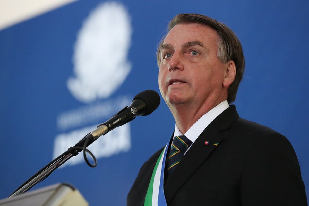 Vídeo: "Queiroga vai ultimar parecer desobrigando uso de máscara de quem estiver vacinado", diz Bolsonaro