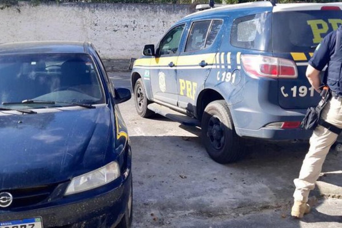 Foragido da Justiça do ES é preso com carro roubado no sul da Bahia