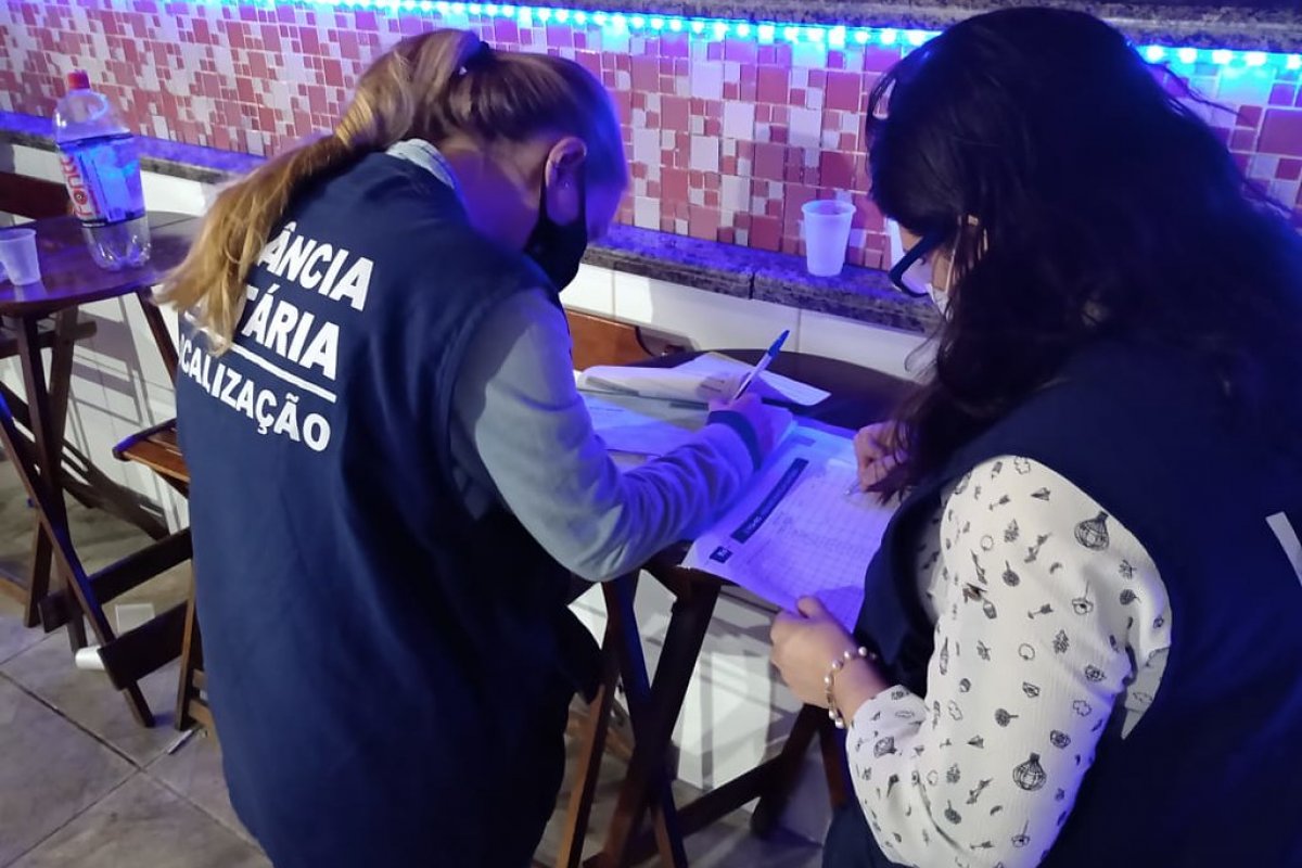 Boate com cerca de 150 convidados é interditada pela Prefeitura do Rio 
