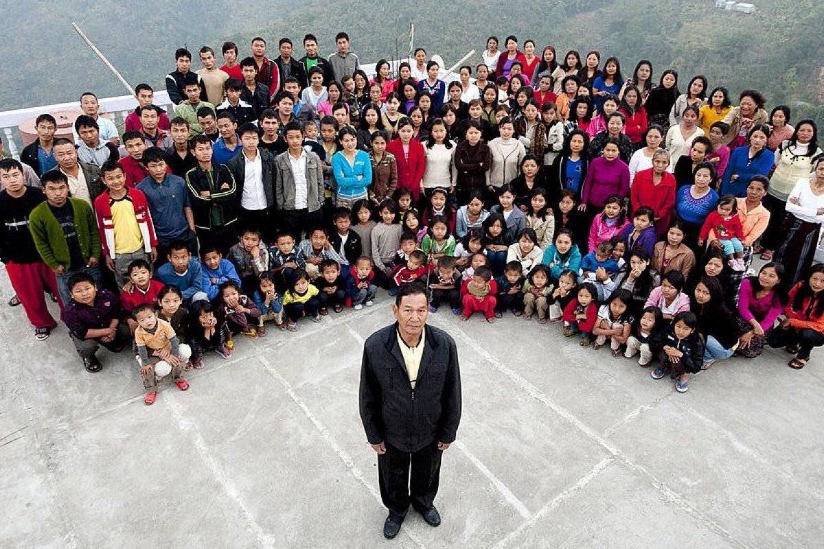Morre líder de seita com 39 esposas e 94 filhos na Índia