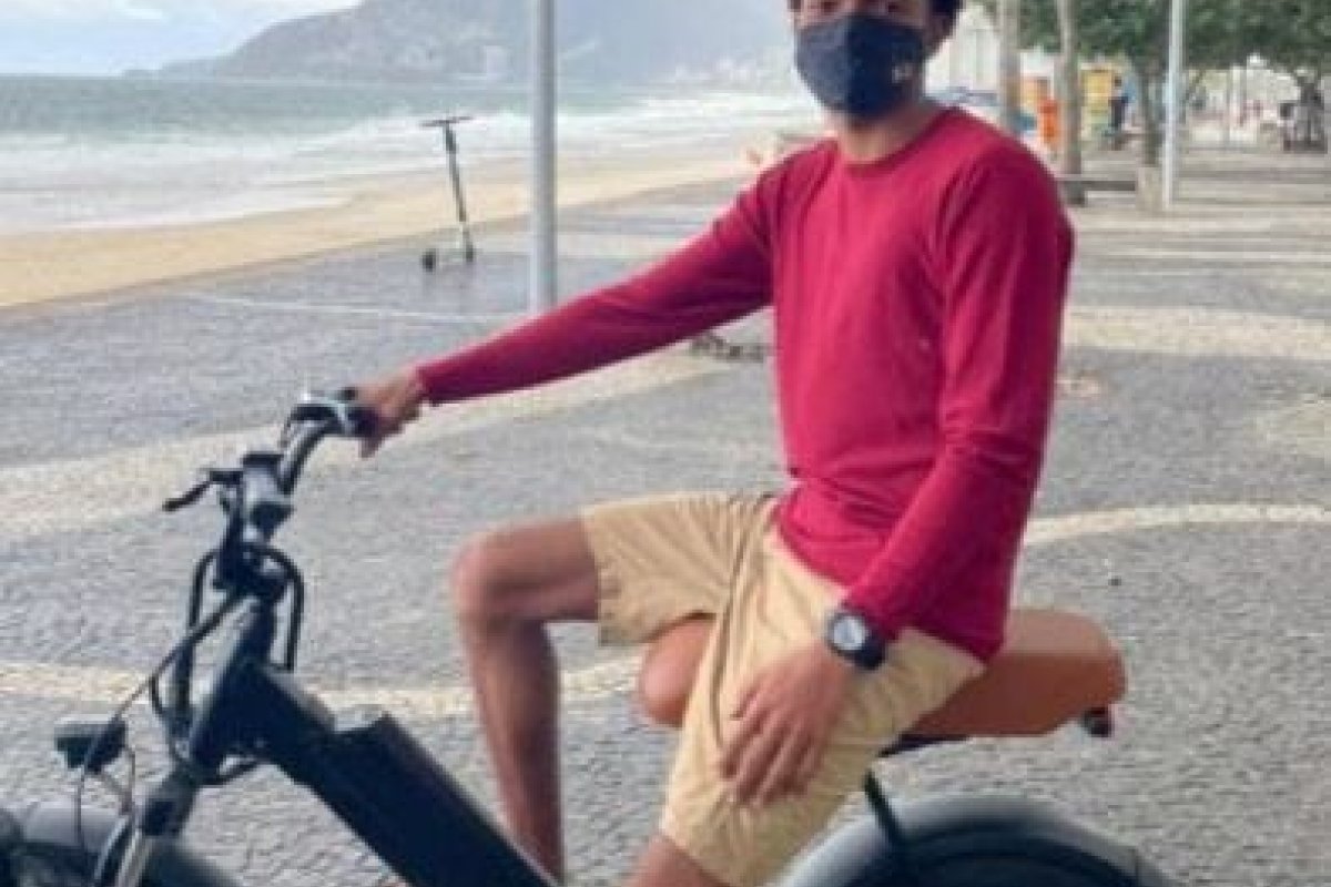 Vídeo: surfista negro é acusado de roubar bicicleta elétrica de casal de brancos no Rio de Janeiro