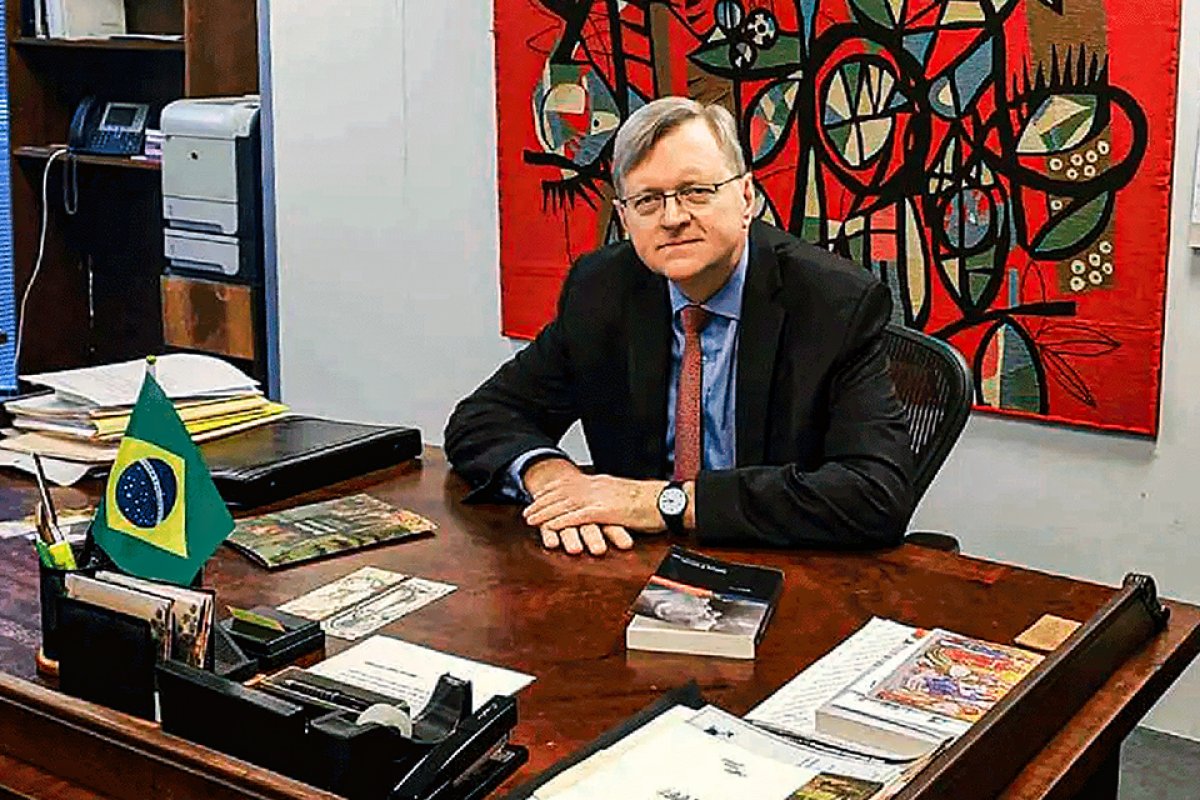 "Habemus hidroxicloroquinam" comemorou embaixador nos EUA após doação ao Brasil da hidroxicloroquina 