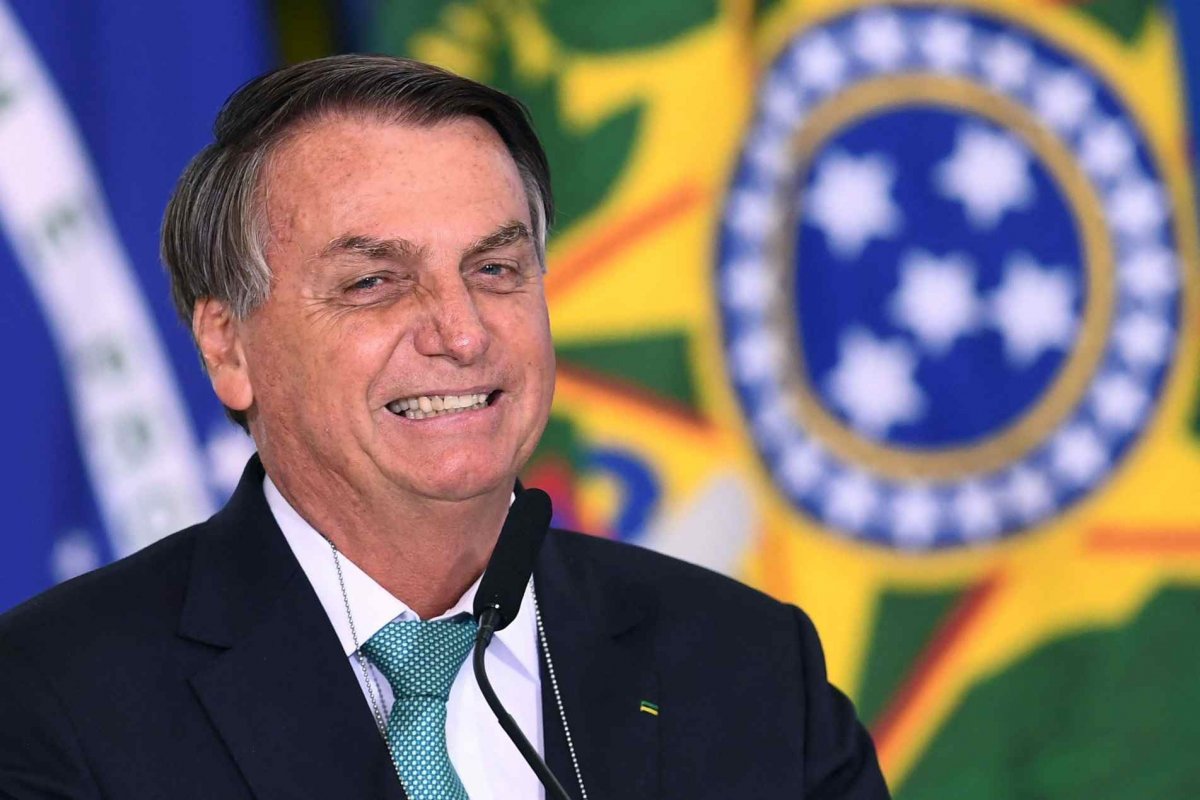 Bolsonaro realiza reunião com ministros para tratar de vacinas e novo Bolsa Família nesta terça-feira (15)