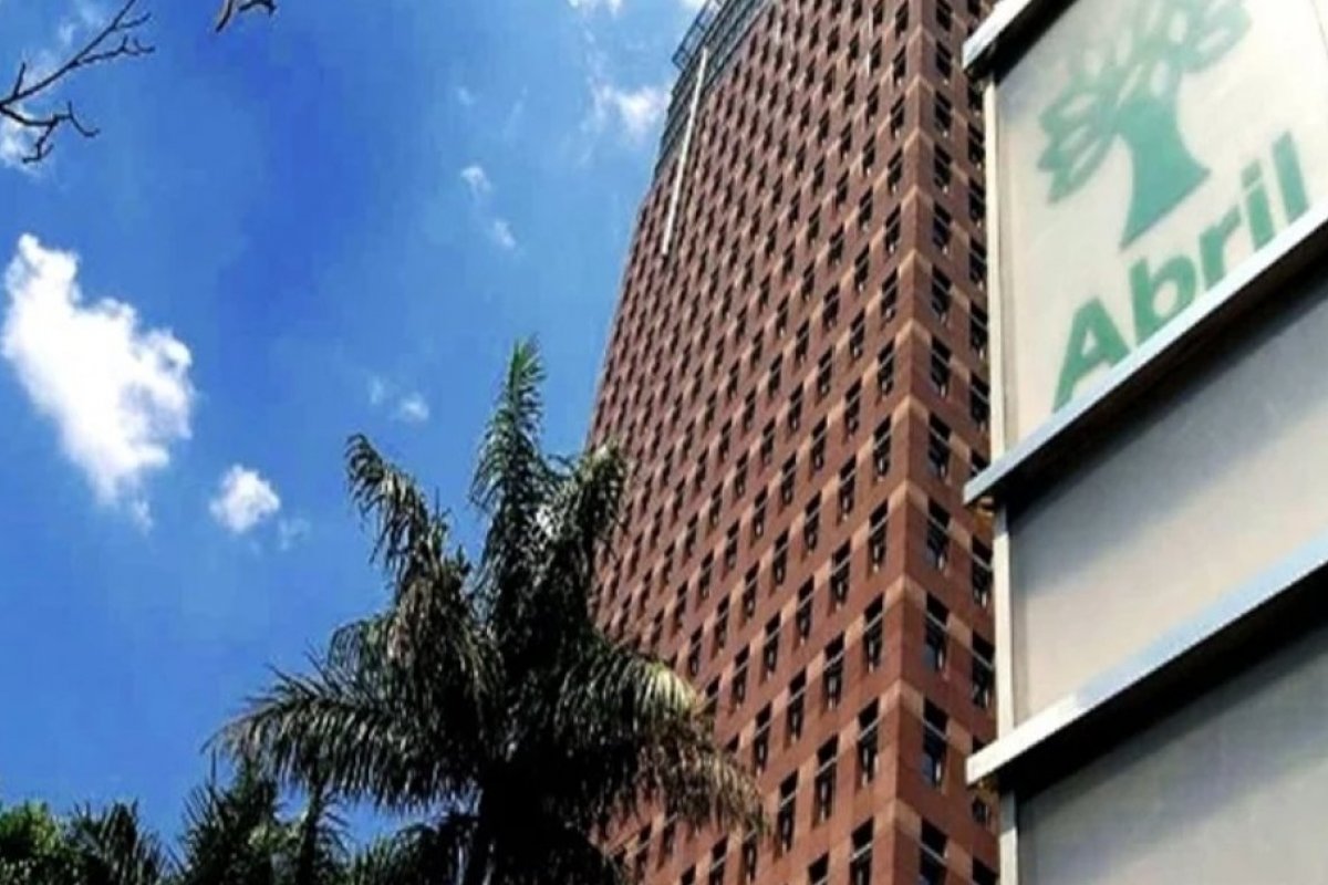 Grupo Abril renegocia dívidas com o governo federal e oferece 16 revistas, entre elas a Veja, como garantia da operação!