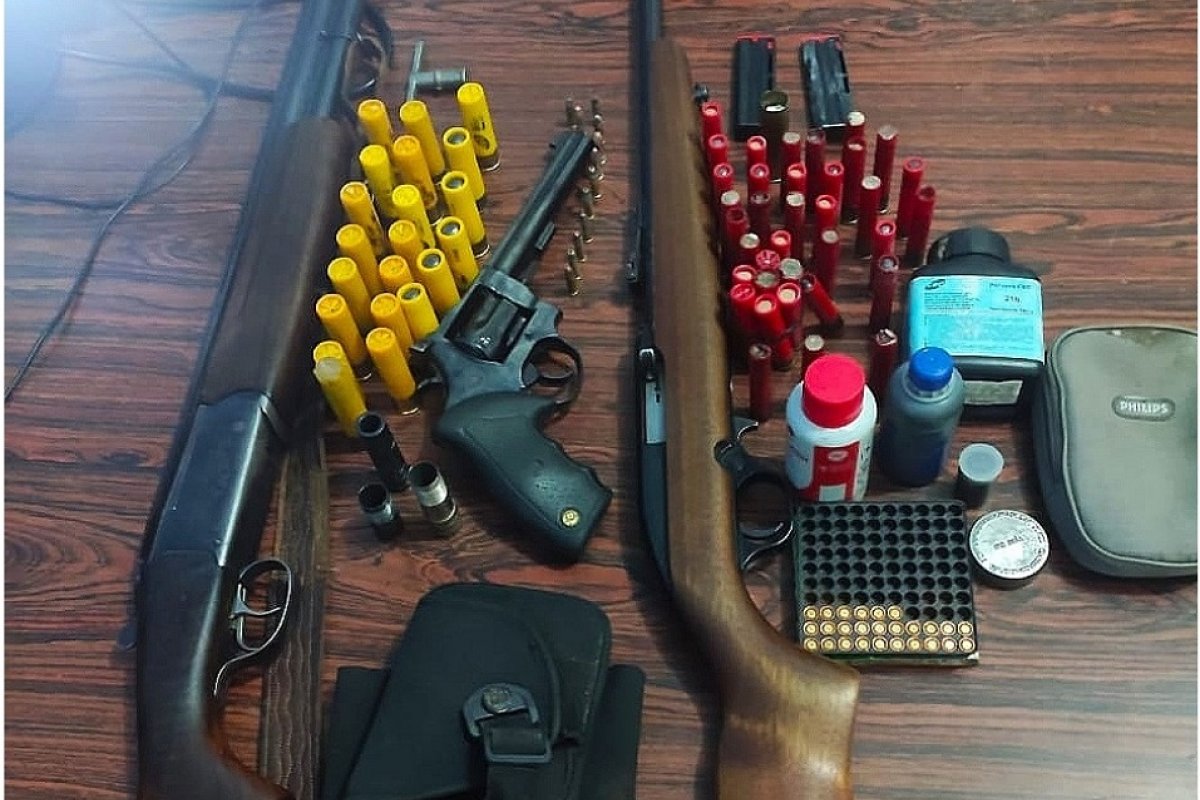 Polícia localiza homem com revólver e espingardas no oeste da Bahia