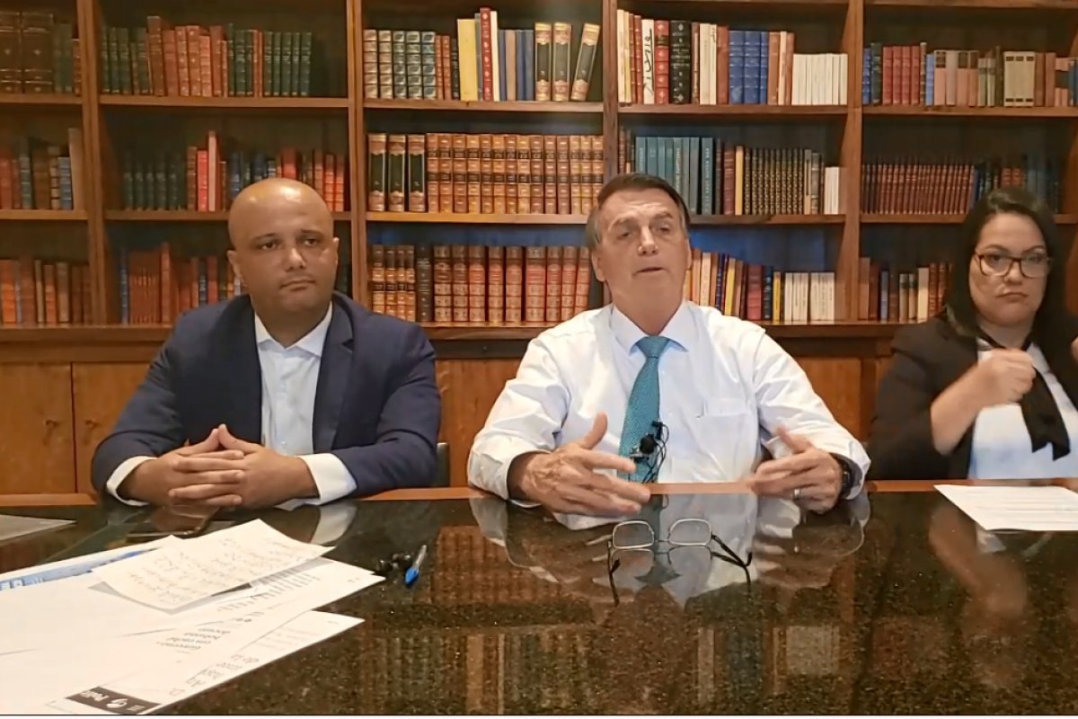"Quem contraiu o vírus está vacinado", diz Bolsonaro sobre a Covid-19 