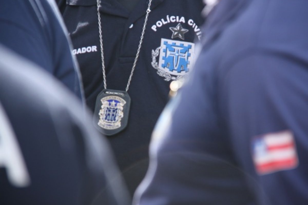 Polícia interrompe velório para levar corpo para perícia  