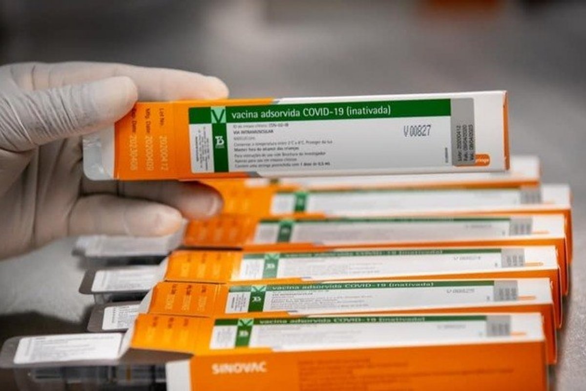 Butantan anuncia estudo para criação de única vacina que protege contra gripe e Covid-19