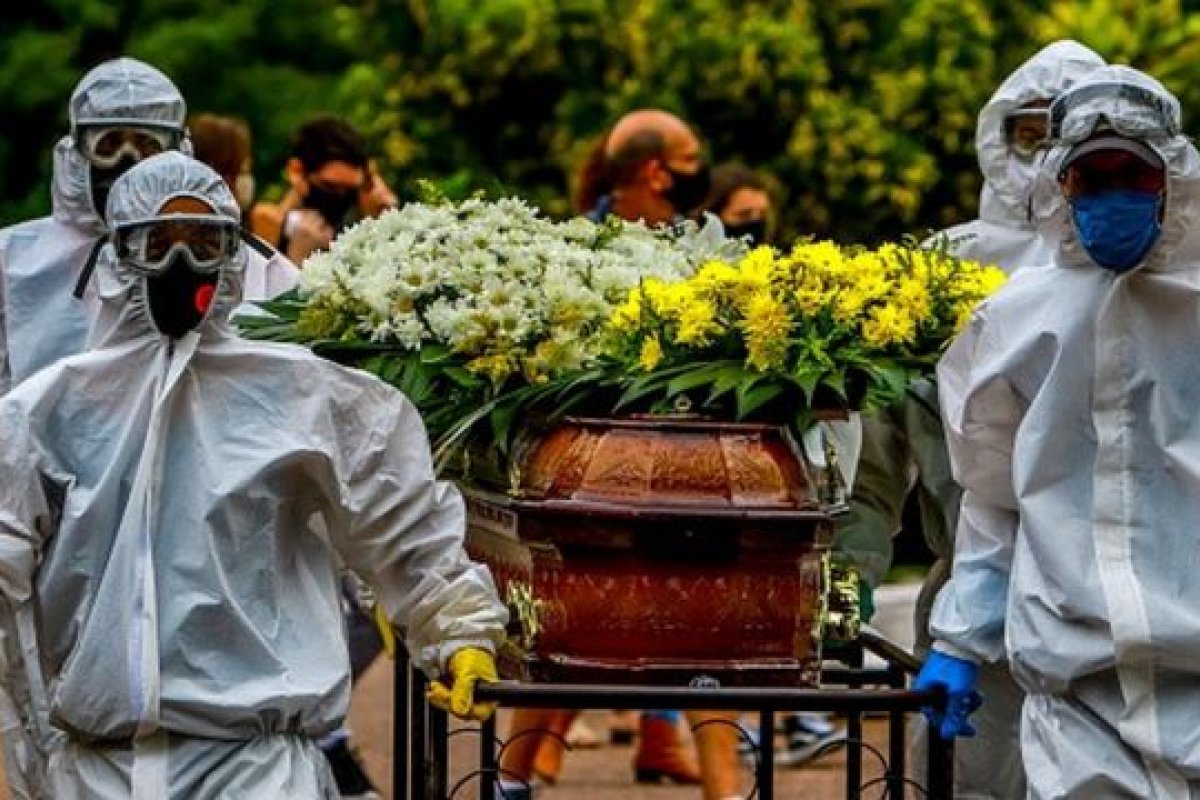 Brasil registra mais 2,4 mil mortes e se aproxima de meio milhão de casos fatais da Covid