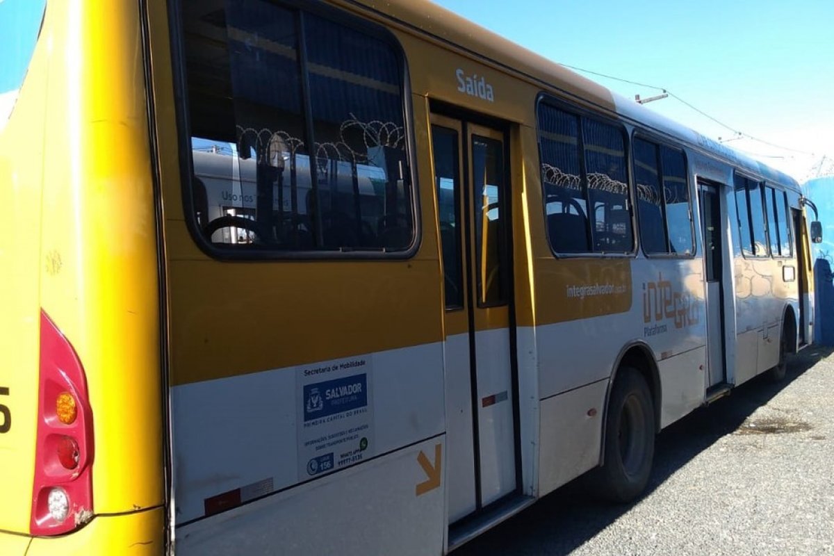 Suspeitos são baleados durante tentativa de assalto a ônibus na manhã deste sábado (19), na BR-324, em Salvador