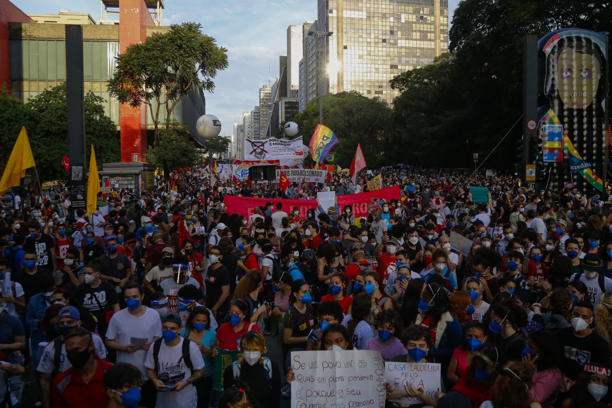 Agências bancárias são destruídas durante protesto contra Bolsonaro em São Paulo