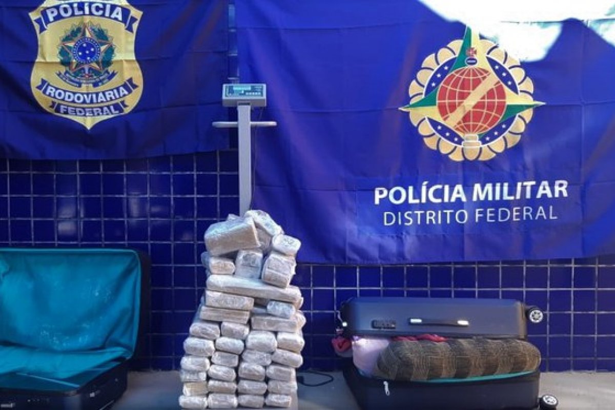 Duas mulheres são presas com mais de 30 quilos de maconha em malas no oeste da Bahia