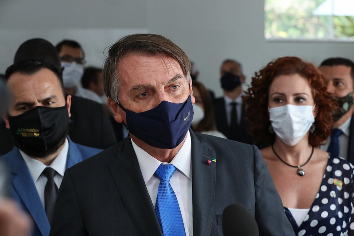 "Descontrolado" , diz ABI sobre "cala a boca" do presidente Jair Bolsonaro a repórter da Globo