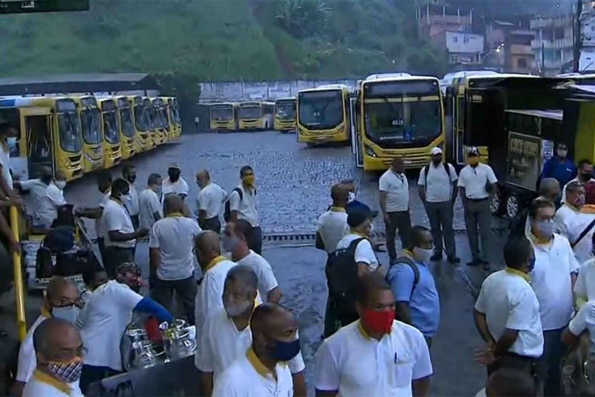 Rodoviários realizam paralisação e Salvador amanhece sem ônibus
