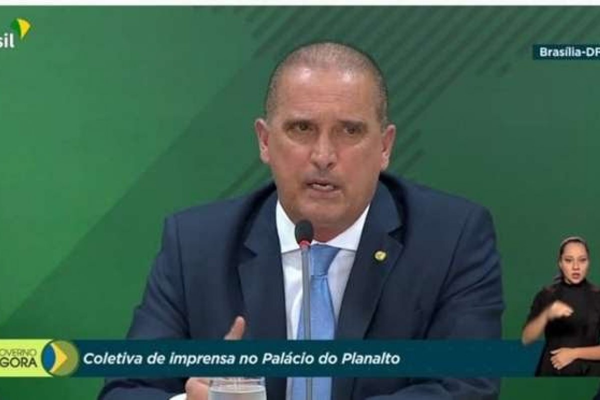 "Você não vai se entender com Deus só não. Vai se entender com a gente também" diz Onyx ao deputado Luís Miranda