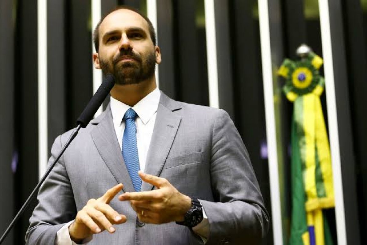 "Vai ter que provar",  diz Eduardo Bolsonaro sobre denúncia feita por Luís Miranda